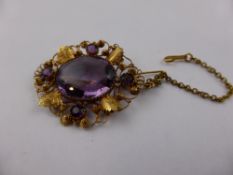 An Edwardian 14 ct Gold and Amethyst Laurel and Wire Brooch. 4 x 3.5 mm Amethysts, 1 x 17.6 x 14.5