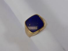 A Gentleman's 14 k and Lapis Lazuli Cignet Ring, size Q, approx 7 gms