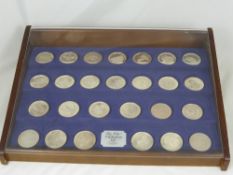 A  collection of 26 Franklin Mint "The Elizabethan Age"  in presentation box, approx 1,140 gms.