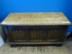 An oak blanket box having panelled decoration to the front, approx. 96 x 41 x 51 cms.