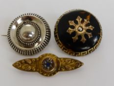 A Collection of Miscellaneous Jewellery including a tortoiseshell inlaid button brooch, silver