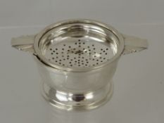 A Solid Silver Art Deco Style Tea Strainer,  Mappin & Webb, dated 1943, approx 70 gms