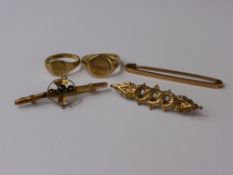 Miscellaneous 9ct  Gold Jewellery, including two gents rings and three pin brooches, approx 11.2