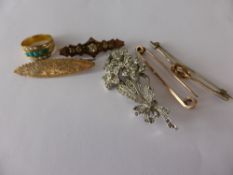 A Collection of Miscellaneous Jewellery, including brooches, ring etc.