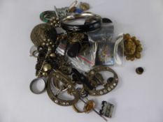 A Miscellaneous Collection of Jewellery, including mosaic brooch, silver watch key and locket, jet