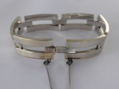A Lady's 18 ct White Gold Continental Gate Link Bracelet, approx 23.5 gms.