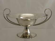 A Sheffield Hallmark Bon Bon Dish, twin handled, the dish on pedestal base, approx 336 gms, mm H.