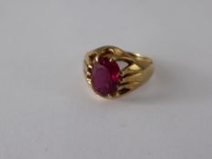 A Gentleman's 9 ct Gold Pink Solitaire Synthetic Ruby/Spinel Ring, size Q, approx 5 gms.