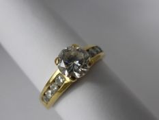 A Lady's 18 Ct Yellow Gold and Diamond Ring, centre dia approx 75 pts, 8 x 4 pts on shoulders,