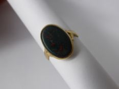 An 18 ct Yellow Gold Bloodstone Seal Ring, size K, 13 x 9 mm bloodstone  approx wt 2 gms.