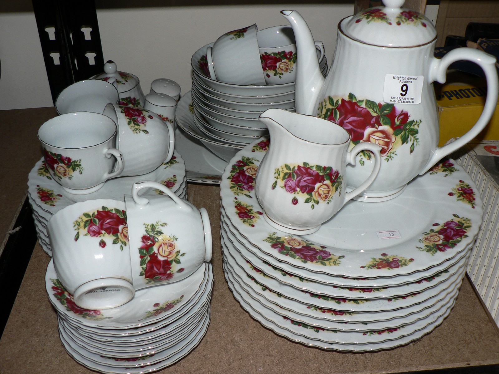LARGE QUANTITY OF NORFOLK CHINA - DINNER SERVICE ++