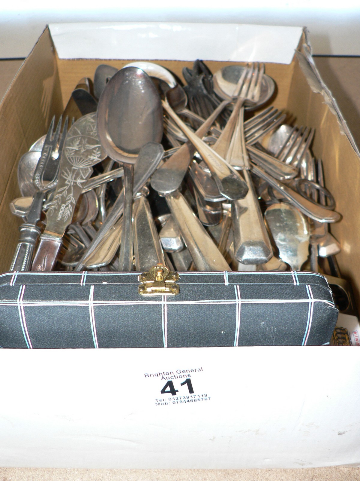 QUANTITY OF MIXED CUTLERY