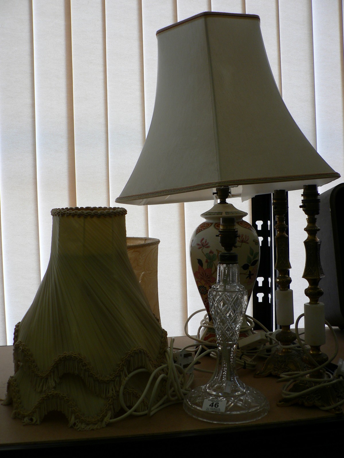 4 TABLE LAMPS WITH SHADES