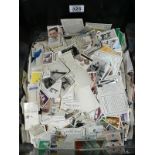 QUANTITY OF LOOSE CIGARETTE CARDS