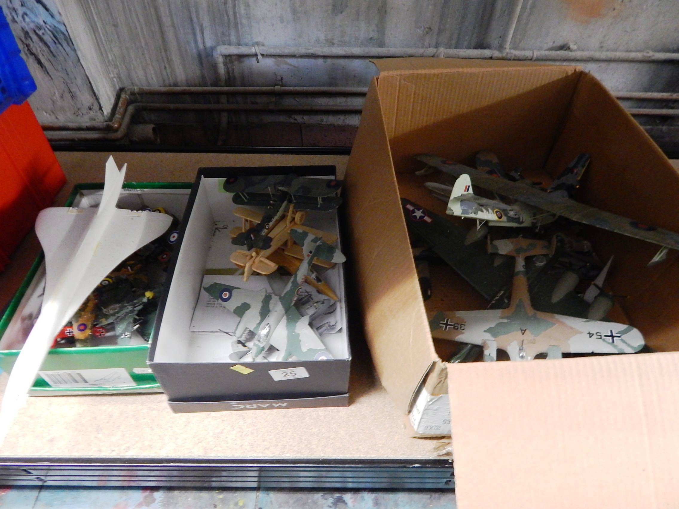 COLLECTION OF MODEL PLANES