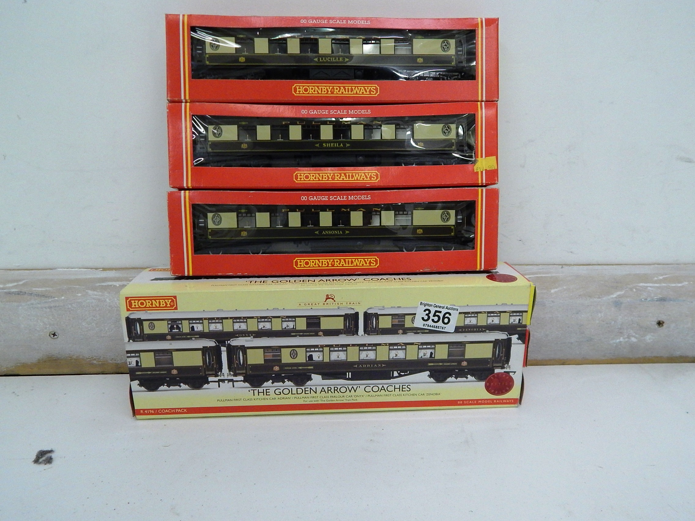 HORNBY GOLDEN ARROW COACH PACK R4196 + 2 PULLMAN COACHES