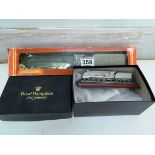 HORNBY LNER 4-6-2 LOCO MALLARD R327 + MALLARD DESK DISPLAY