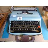 1950'S OLIVETTI l   'LETTERA 22' TYPEWRITER. IN  ORIGINAL CASE, GOOD WORKING ORDER WITH A NEW TAPE