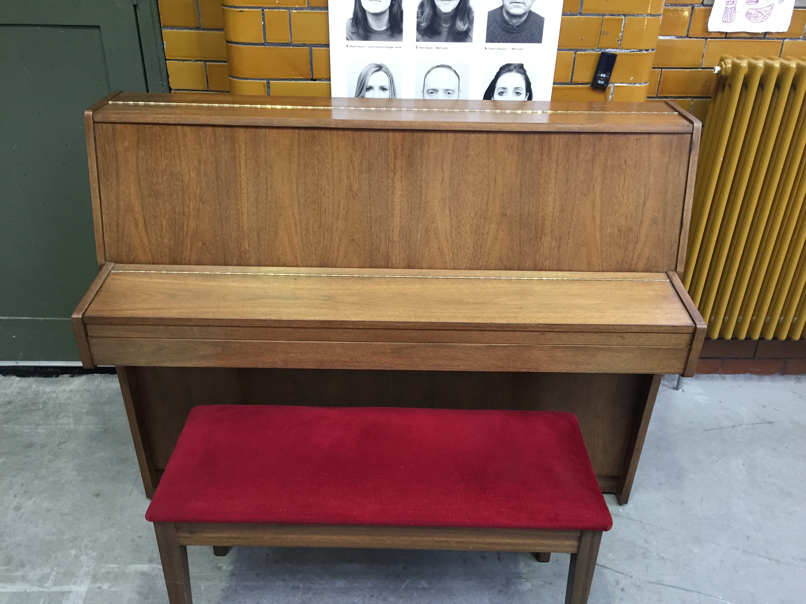 Broadwood C.1982 A modern upright piano in a Walnut satin case. - Image 2 of 3