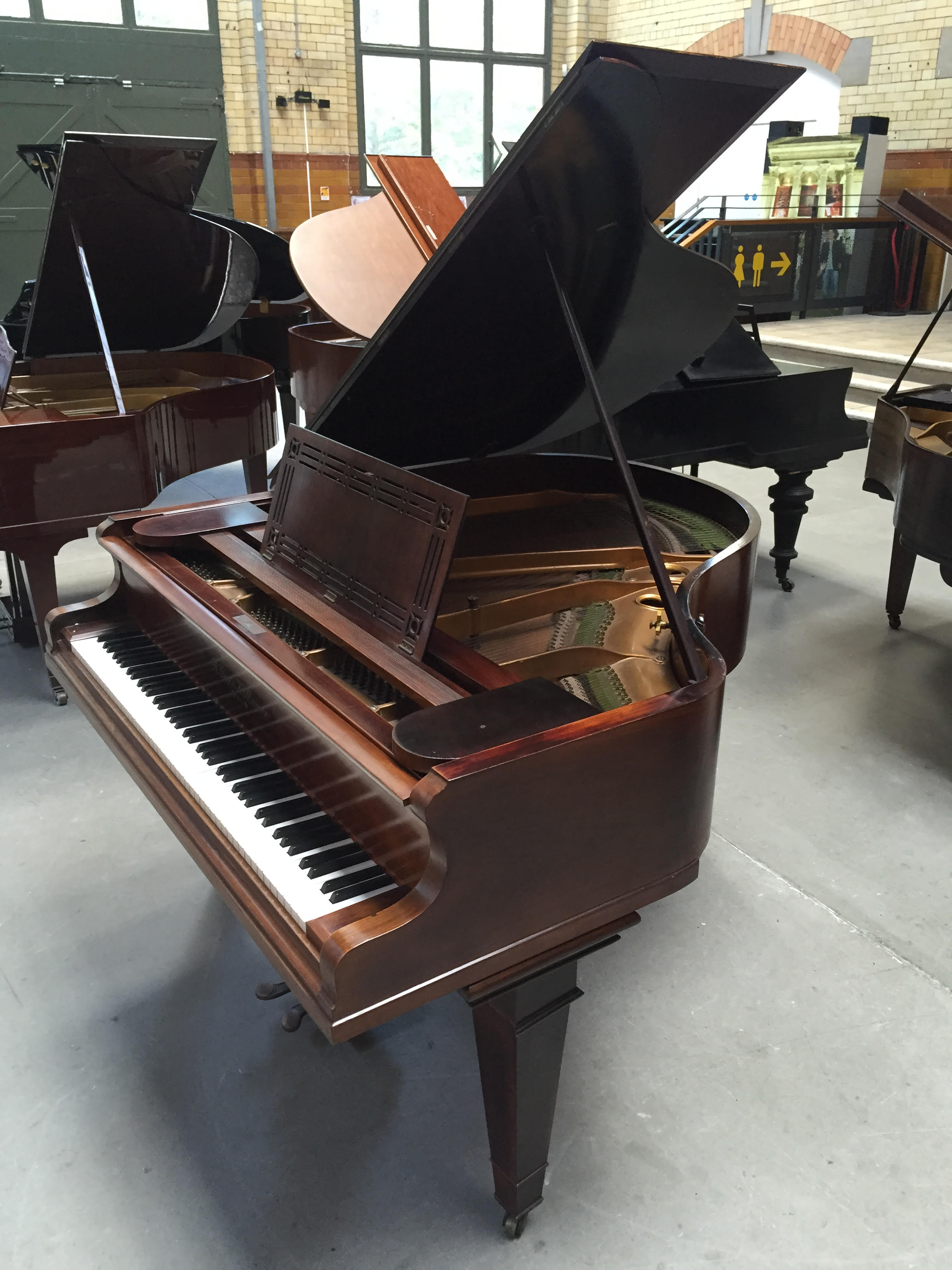 Gors & Kallmann C.1909 A 5ft 6 grand piano in a polished mahogany case raised on square tapered - Image 3 of 10