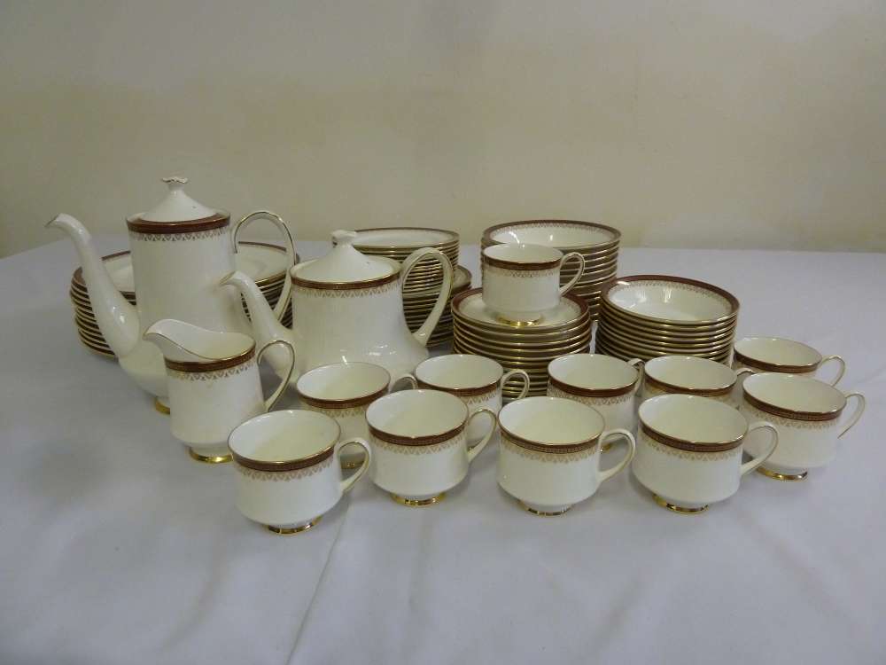 Paragon Holyrood dinner and tea set to include plates, bowls, cups and saucers, teapot and coffee