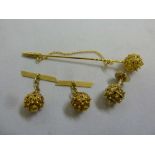 A quantity of 14ct gold jewellery to include a tie pin, a tie stud and a pair of cufflinks