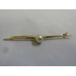 18ct gold and platinum bar brooch set with a pearl and diamonds