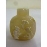 19th century Chinese carved agate snuff bottle with figures to the side