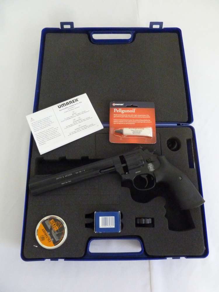 Smith & Wesson starters pistol with accessories in fitted case with documentation