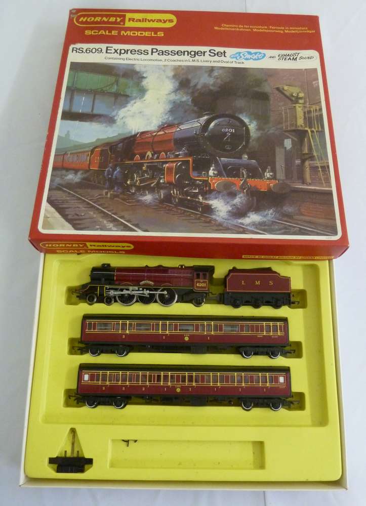 Hornby OO gauge RS609 Express Passenger set in original packaging