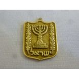 Israeli gold pendant (tested 14ct), approx 12.3g