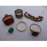 A quantity of jewellery to include two 18ct gold rings, a seal pendant, a white metal ring, a