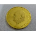 Churchill gold coin medallion - approx 17.4g