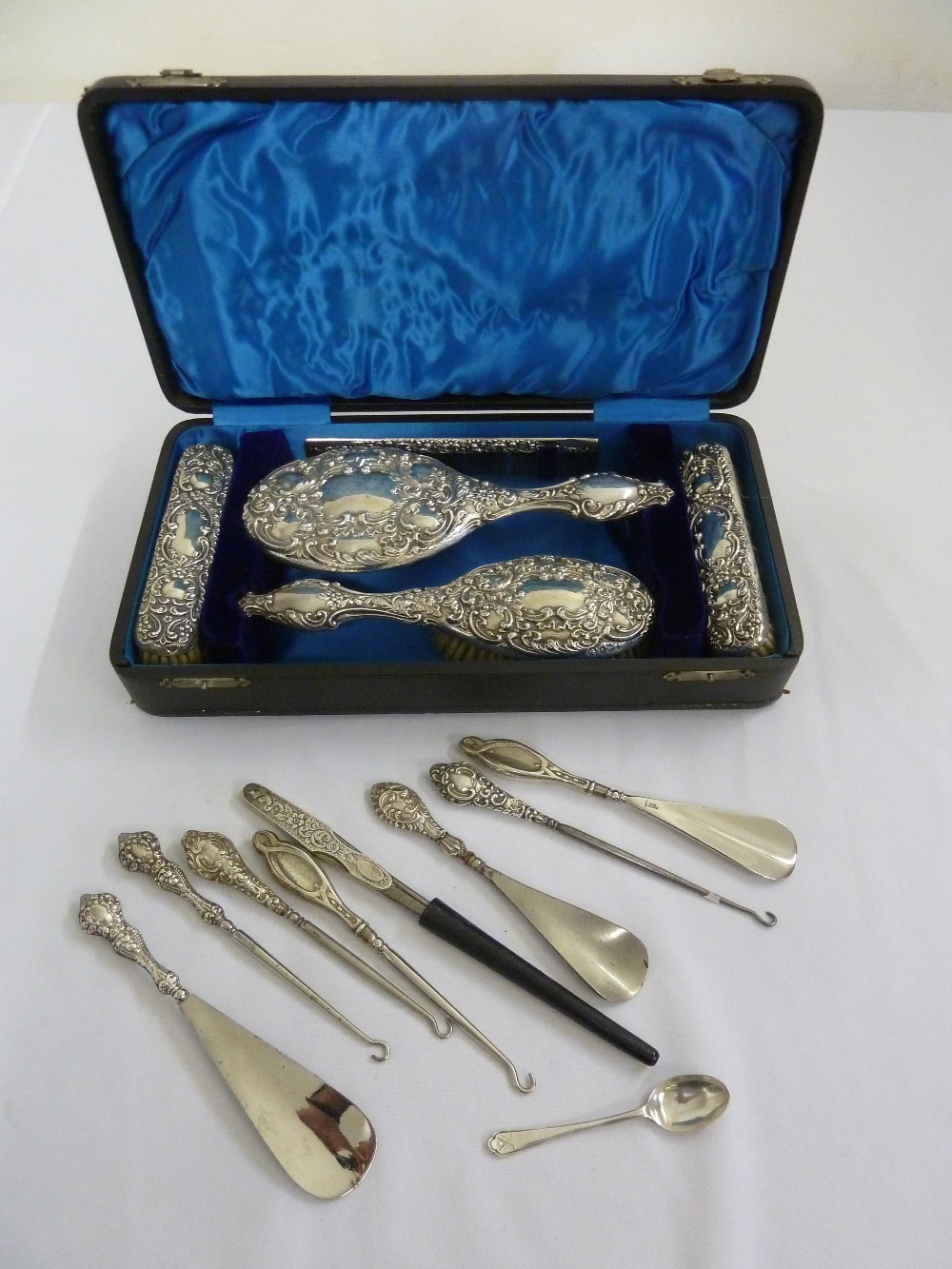 A quantity of silver to include a cased brush and mirror set