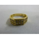 18ct yellow gold hexagonal diamond ring, approx 5.9g