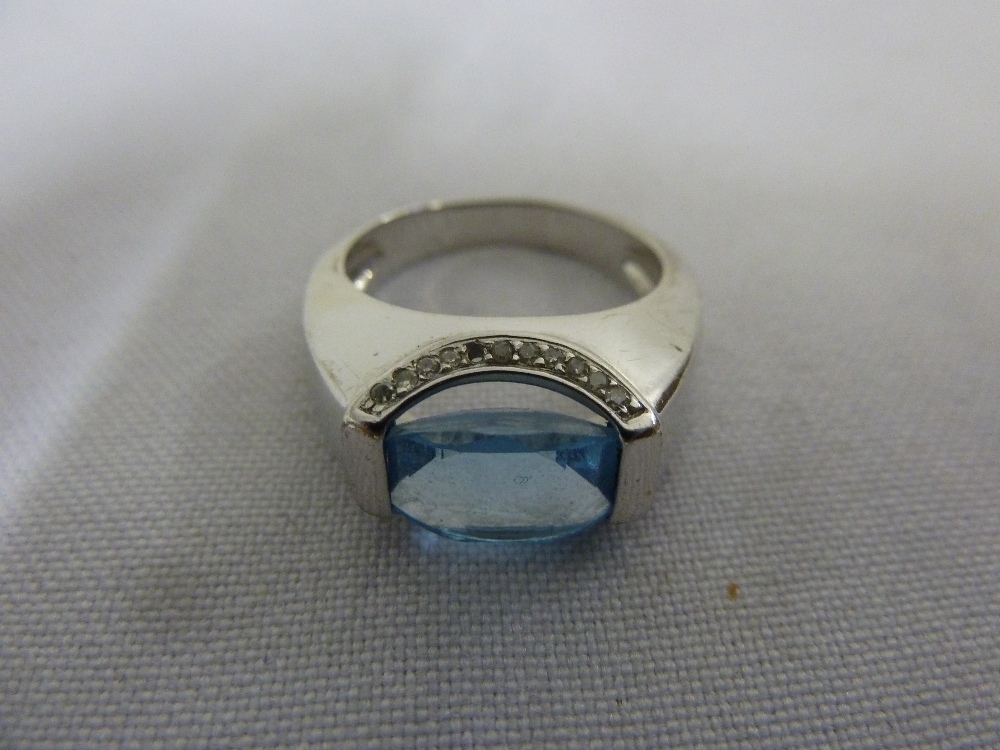 18ct white gold diamond and blue topaz ring