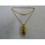 9ct gold scroll pendant on a 9ct gold chain, approx 17.1g