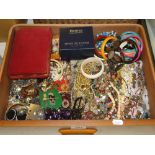 A tray of mixed costume jewellery, brooches, necklaces, cufflinks, etc.