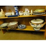 3 Chinese porcelain bowls and 2 plates.