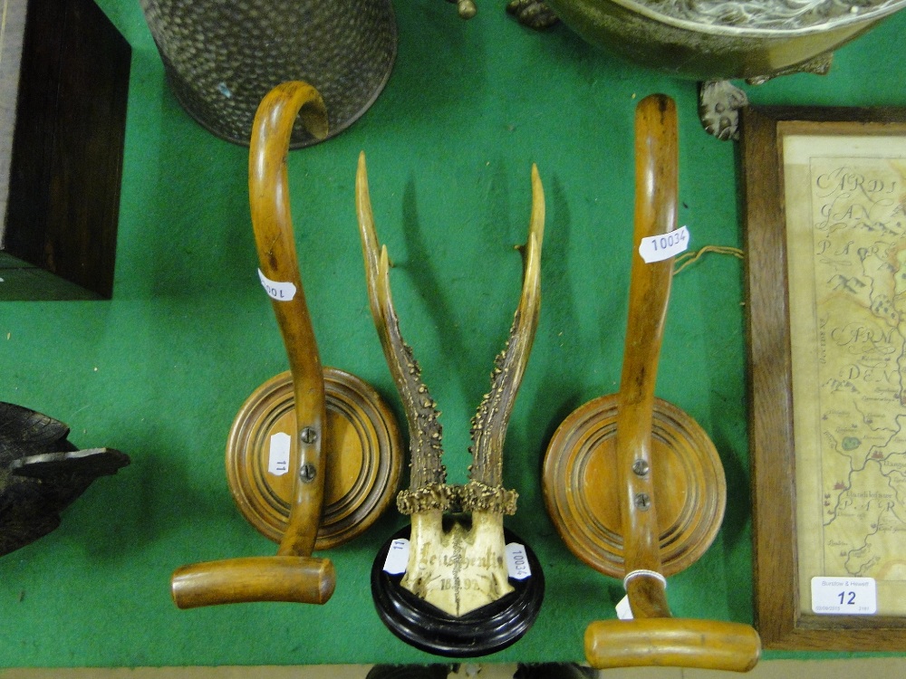 A pair of Bentwood hooks, and wall mounted antlers, "Leushentin 1897".