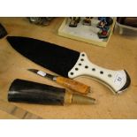 Antique powder horn, a Scandinavian knife and a reproduction Italian dagger.