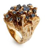 Sapphire cluster ring in 14ct gold, heav