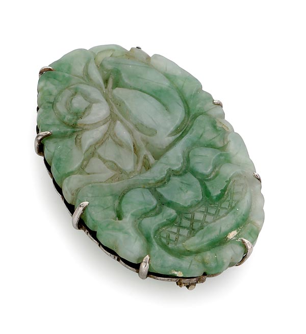Chinese carved jadeite oval brooch, carv - Image 2 of 2