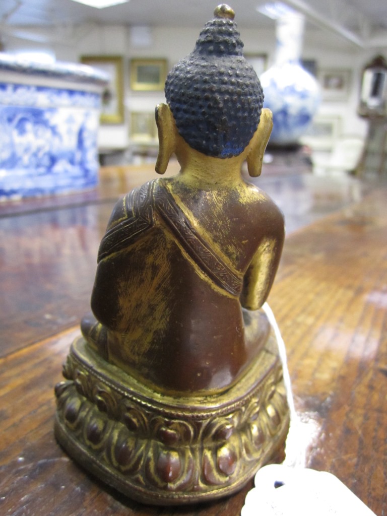 Tibetan gilt metal Buddha, early 20th Ce - Image 5 of 7