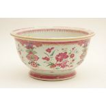 Chinese famille rose bowl, late 18th/early 19th Century, decorated with floral sprays in puce