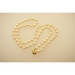 Mikimoto pearl necklace, single strand of Akoya pearls of uniform size, approx.