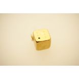 18ct gold dice pendant, 15mm, weight approx. 4.