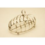 George V silver toast rack, Birmingham 1931, six divisions on an oval base with ball feet, 16cm,