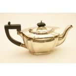 George V silver teapot, London 1919,