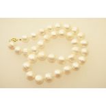 Cultured baroque pearl choker necklace, consisting of 34 pearls of approx.